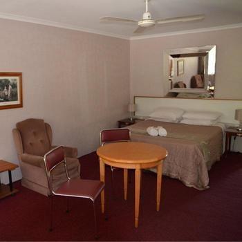 Motel Beerwah Glasshouse Motel