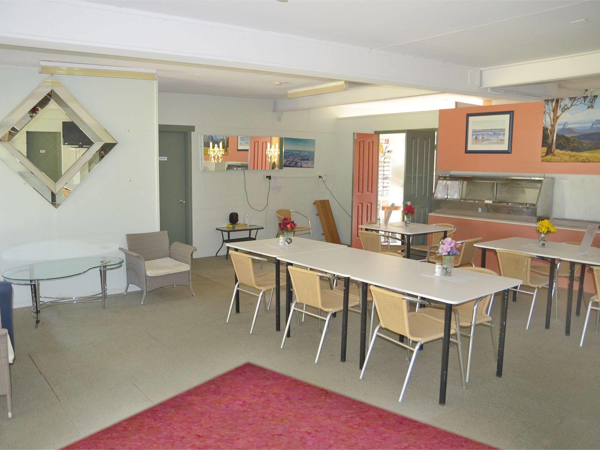 Beerwah Glasshouse Motel Motel